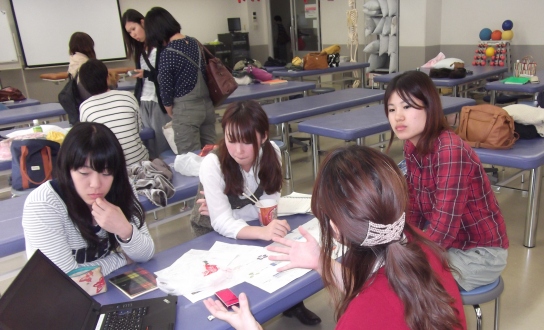 20121205KIOブログ　学生発表.JPG