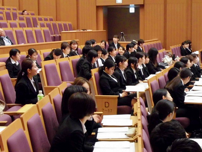 健康栄養学科の卒業研究発表会3-1