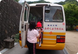 10避難訓練_バス01.jpg