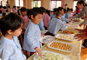 13バイキング給食01.jpg