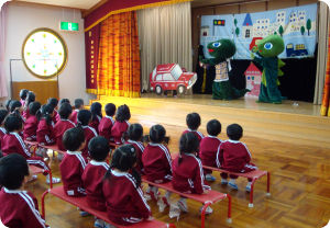 13交通安全人形劇01.jpg