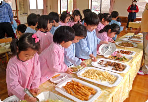14バイキング給食0301.jpg